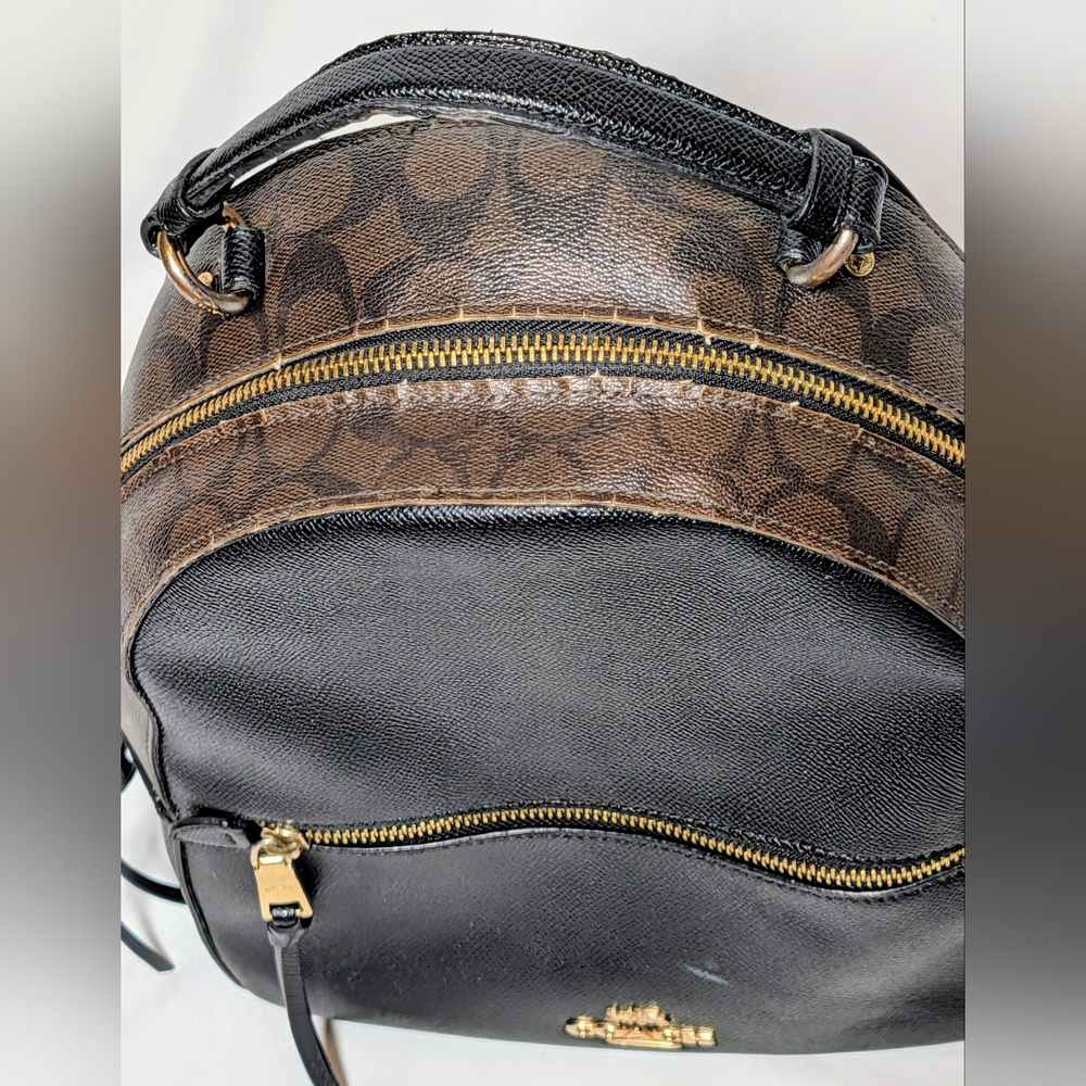 ✨ Coach Medium Backpack – Leather & Signature Canvas ✨ - Picture 3 of 10